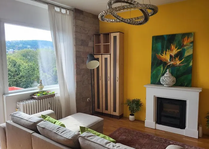 Sunny Panorama Flat Near Castle With Balcony Lägenhet