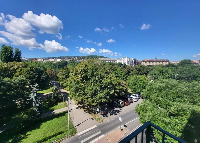 Lägenhet Sunny Panorama Flat Near Castle With Balcony