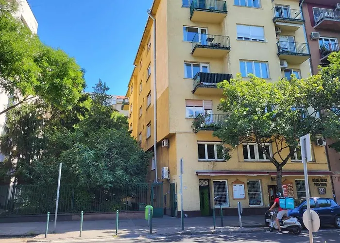Sunny Panorama Flat Near Castle With Balcony