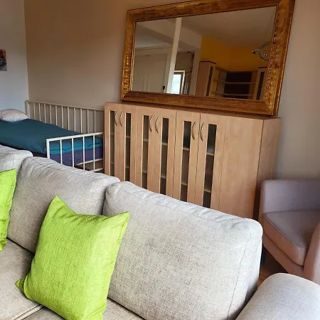 Sunny Panorama Flat Near Castle With Balcony 公寓