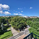 Appartement Sunny Panorama Flat Near Castle With Balcony