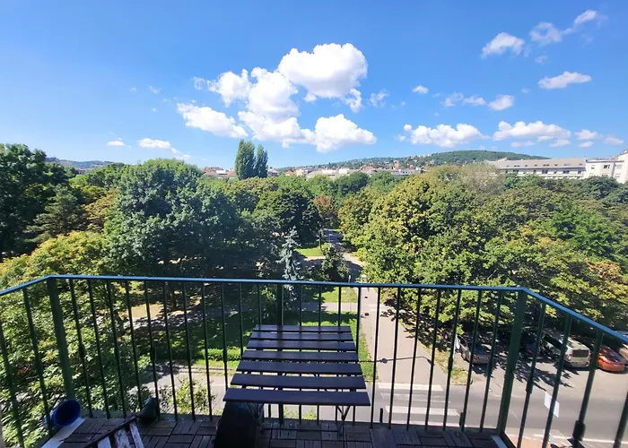 Sunny Panorama Flat Near Castle With Balcony شقة *