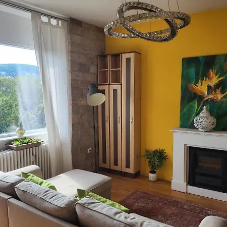 Sunny Panorama Flat Near Castle With Balcony Apartamento