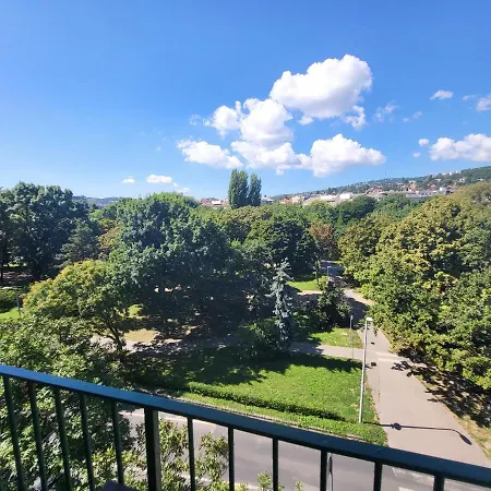 Apartamento Sunny Panorama Flat Near Castle With Balcony